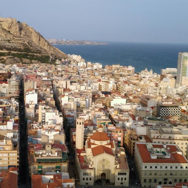 Alicante Skylights Apartments - Superior One-Bedroom Apartment (25th floor with Sea View) - 2