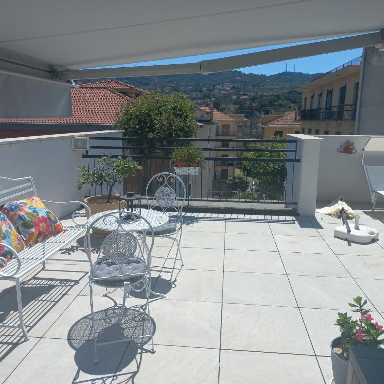 Attico Palazzo Azzurro - Appartamento con 2 Camere da Letto - 3