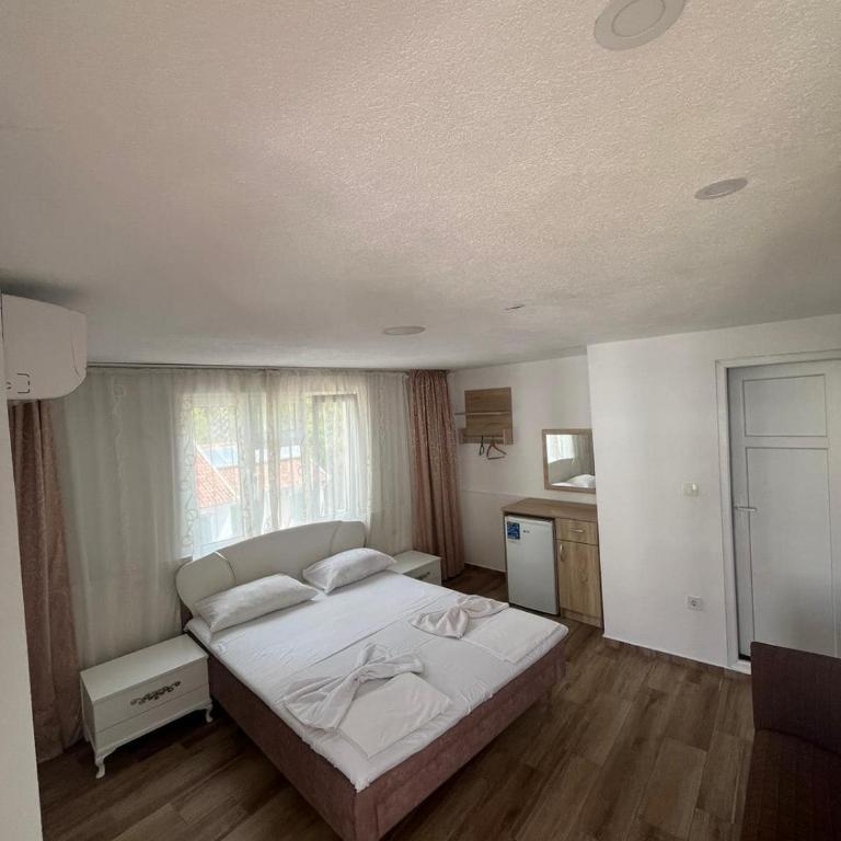 Saki Apartments - Budget Double Room - 4