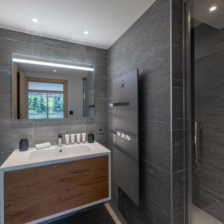 Appartement moderne 133m² à Courchevel, proche télécabine, avec WiFi et parking - FR-1-562-80 - Apartment - 11