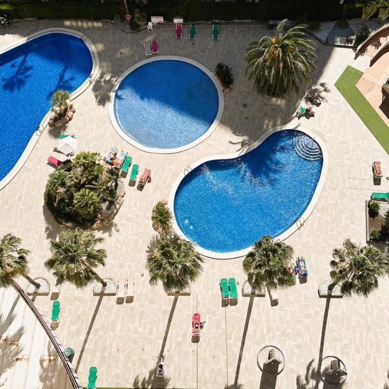 Beach Apartment with Pool & Gym - Two-Bedroom Apartment - 5