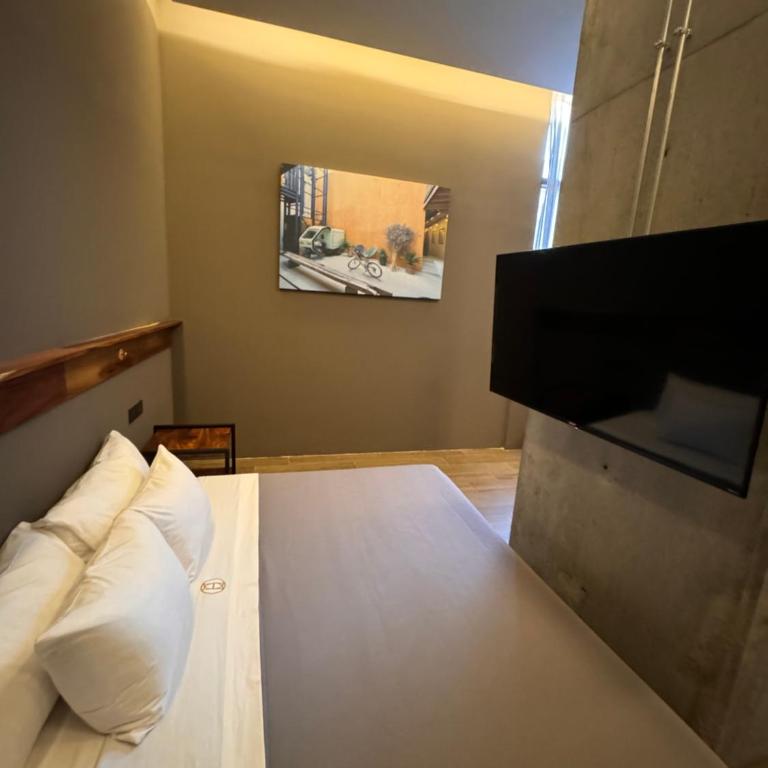AMAE21 Lofts - Deluxe King Room - 13