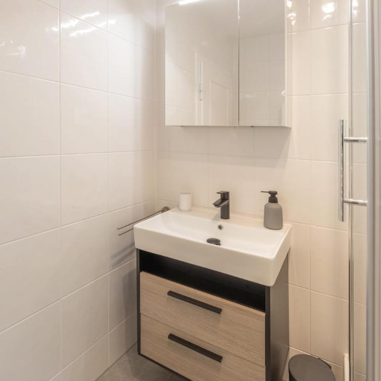 SweetHome - Küche, Stellplatz, WLAN, Nähe S-Bahn - Appartamento con 3 Camere da Letto - 20
