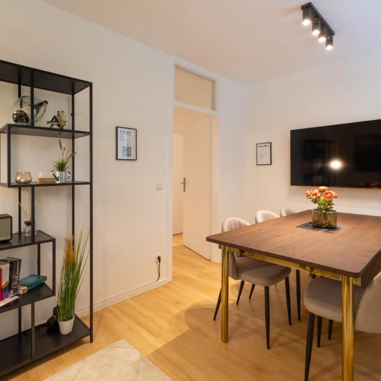 SweetHome - Küche, Stellplatz, WLAN, Nähe S-Bahn - Appartamento con 3 Camere da Letto - 34
