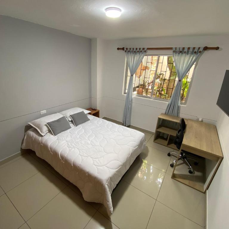 Habitación cama doble con baño privado - Double Room with Private Bathroom - 1