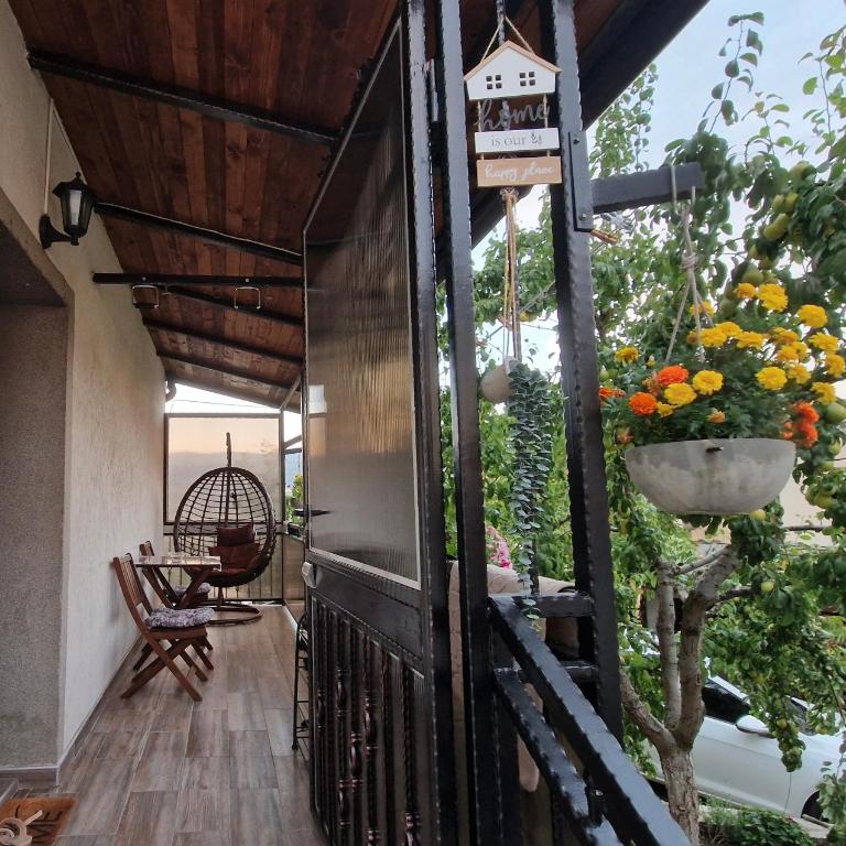 Garden of Dreams & Free Private Parking - Apartment with City View - 16