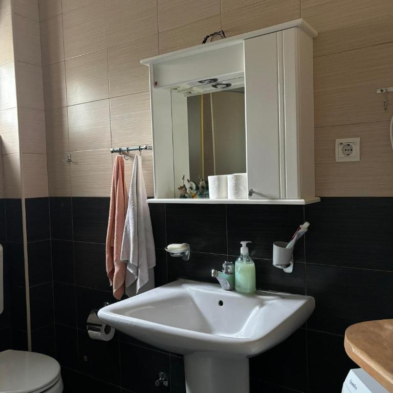 Orange studio - One-Bedroom Apartment - 12
