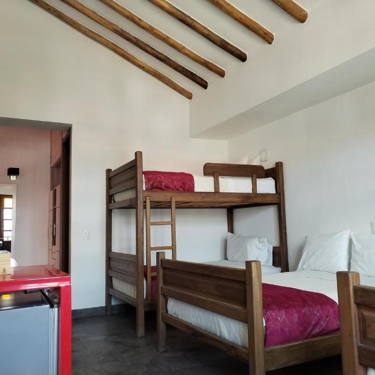 Hotel Capitan Ricaurte - Family Room with Balcony - 3