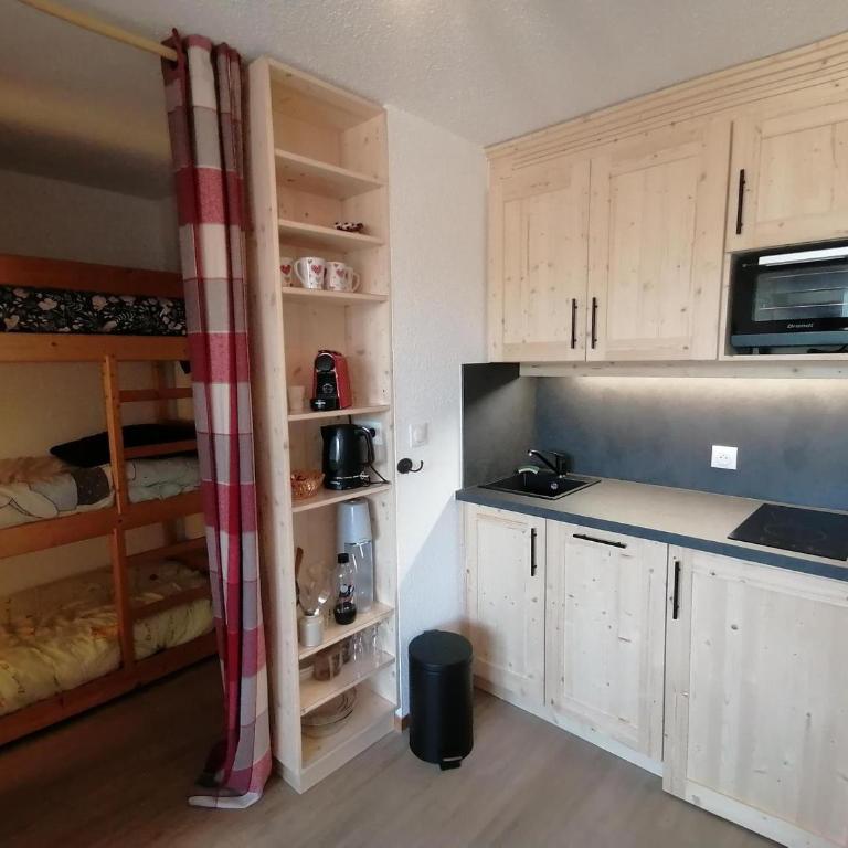 Appartement rénové en pleine montagne avec accès direct aux pistes - FR-1-181-2829 - Appartement - 3