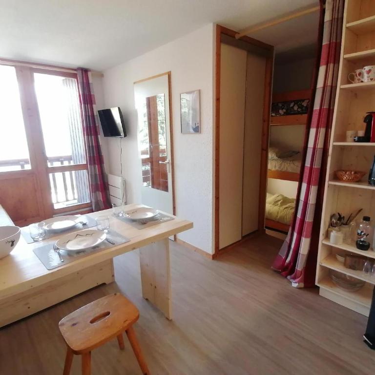 Appartement rénové en pleine montagne avec accès direct aux pistes - FR-1-181-2829 - Appartement - 4