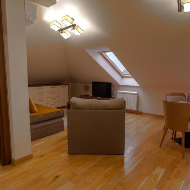 Apartmani Prime Beograd - Standardna Dvokrevetna Soba sa Bračnim Krevetom - 2