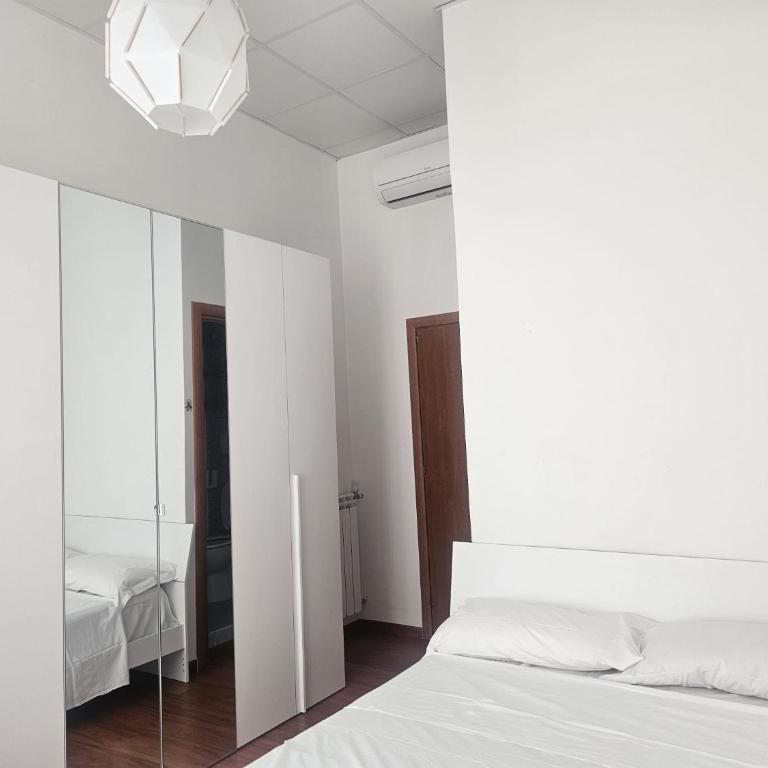 Aris Square Rome - Camera Matrimoniale con Bagno Privato - 1