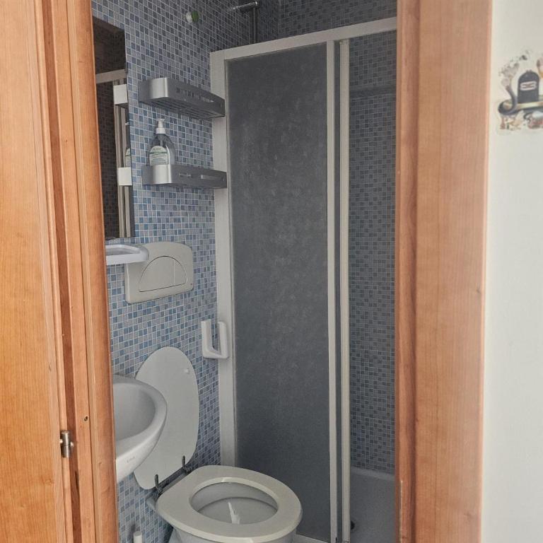 Aris Square Rome - Camera Matrimoniale con Bagno Privato - 5