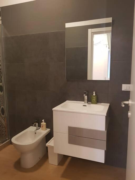 Bsuites trieste in centro storico con wifi - Monolocale con Balcone - 10
