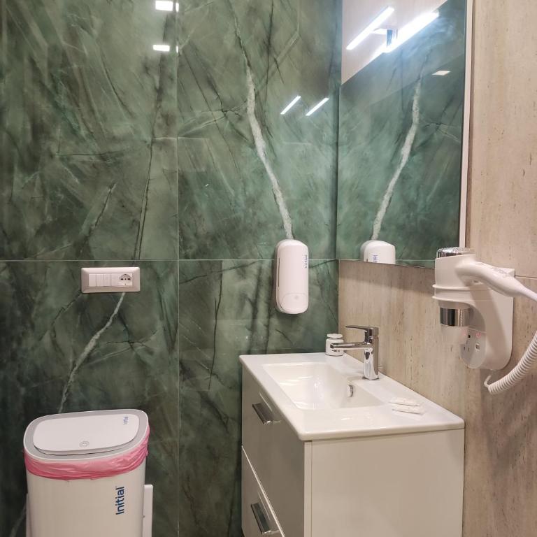 B & B My Family - Camera Familiare con Bagno Privato - 40