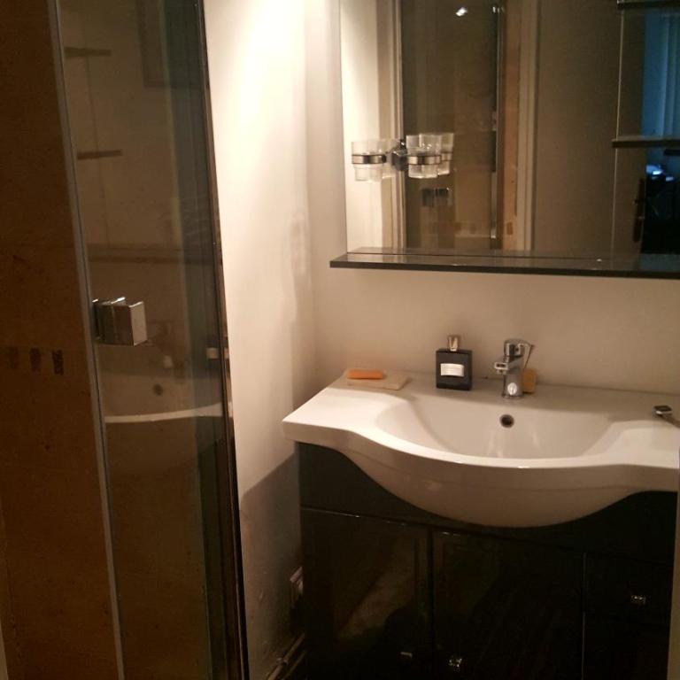 Chambre et salle d'eau proches du Sacré-Coeur - Chambre Double - 4