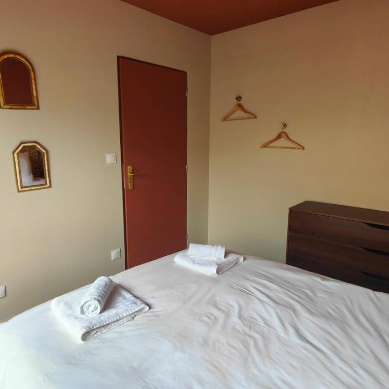 Appartement Jasmin Jacuzzi Piscine - Two-Bedroom Apartment - 14