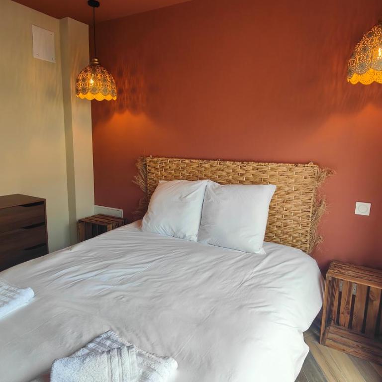 Appartement Jasmin Jacuzzi Piscine - Two-Bedroom Apartment - 12