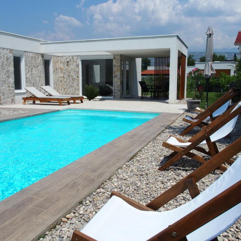 Holiday Home Lara - Three-Bedroom House - 1