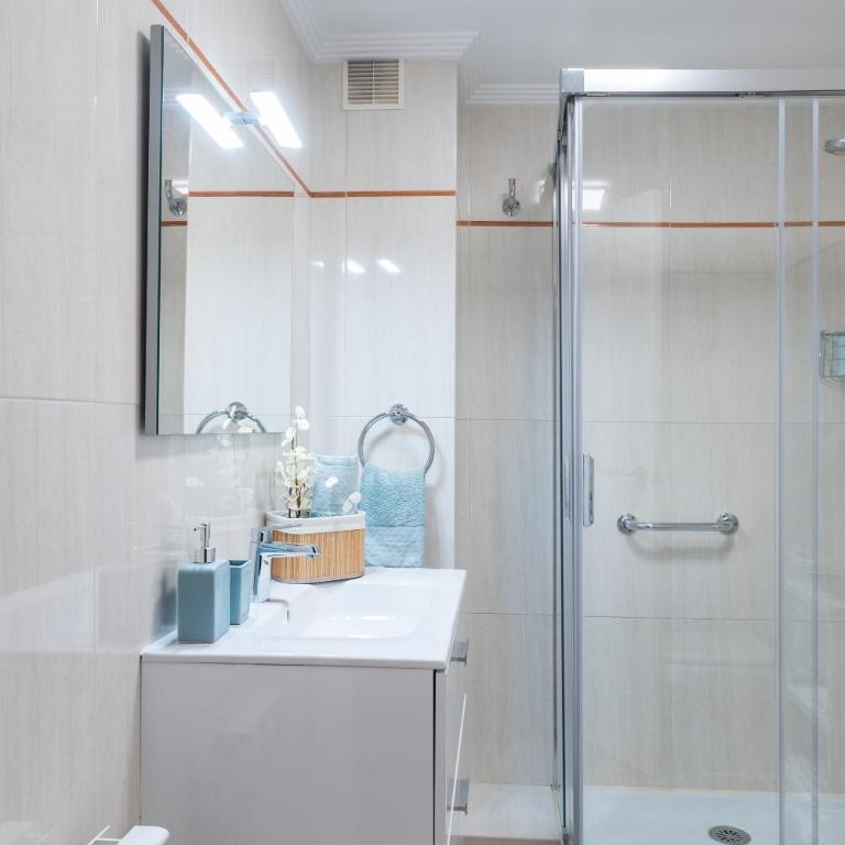 Home Luxury - Villagarcía - Three-Bedroom Apartment - 9