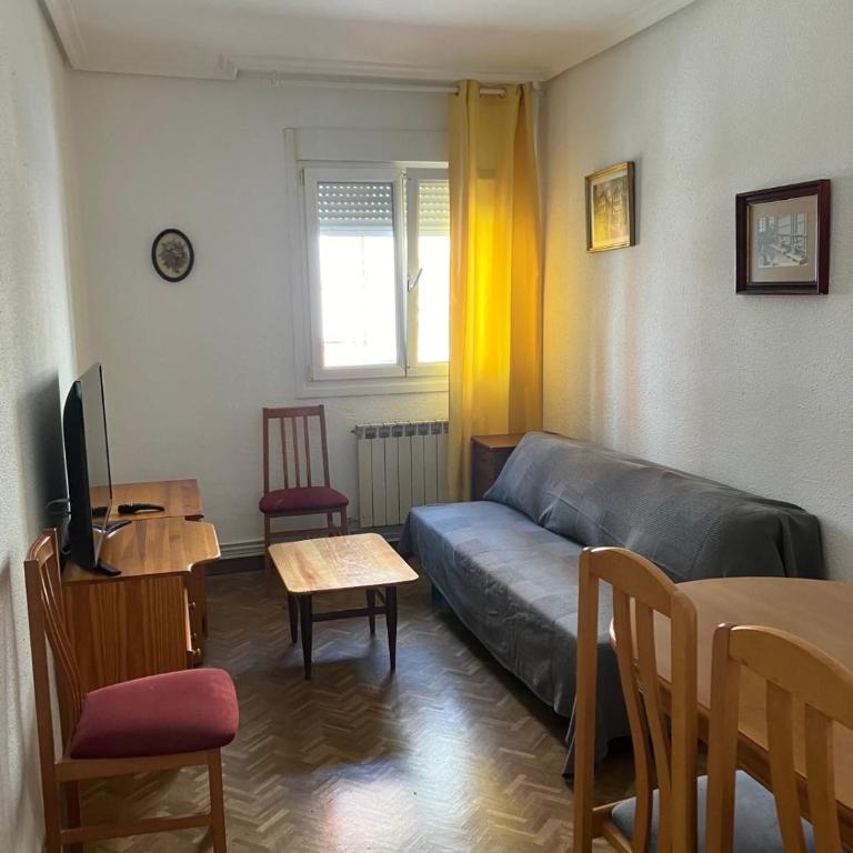 Virgen del Rio - Three-Bedroom Apartment - 1