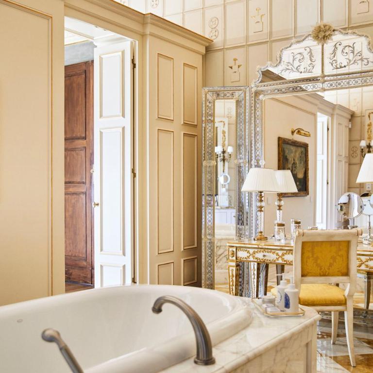 Four Seasons Hotel Firenze - Royal Suite with King Bed - 5