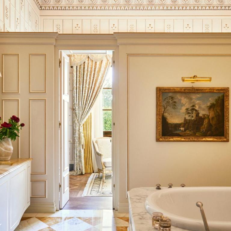Four Seasons Hotel Firenze - Royal Suite with King Bed - 6