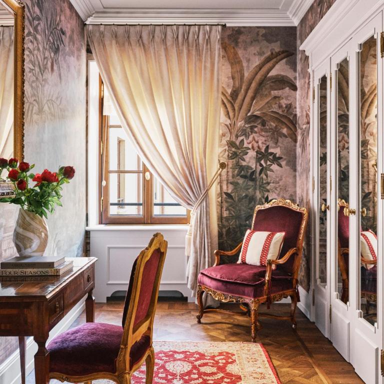 Four Seasons Hotel Firenze - Presidential Suite with King Bed - 2
