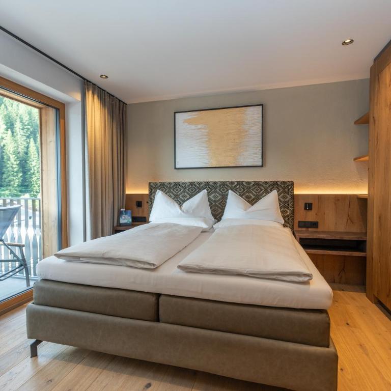 PRIVATE HOMES Alpin Spa Apartments - Two-Bedroom Apartment with Balcony - 2