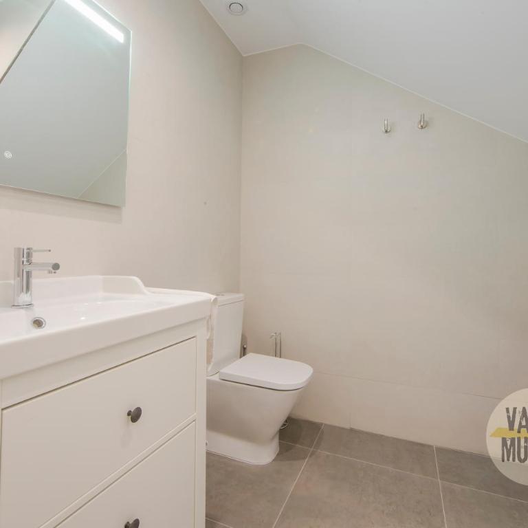 Magnífico Apartamento para 8pax en Calle Santa Ana - Three-Bedroom Apartment - 13