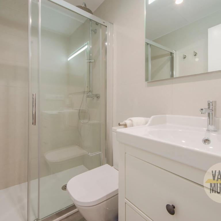 Magnífico Apartamento para 8pax en Calle Santa Ana - Three-Bedroom Apartment - 14