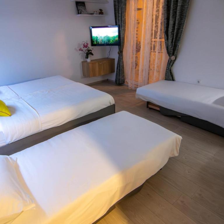 Studio Apartment Mia - free parking - One-Bedroom Apartment - 14