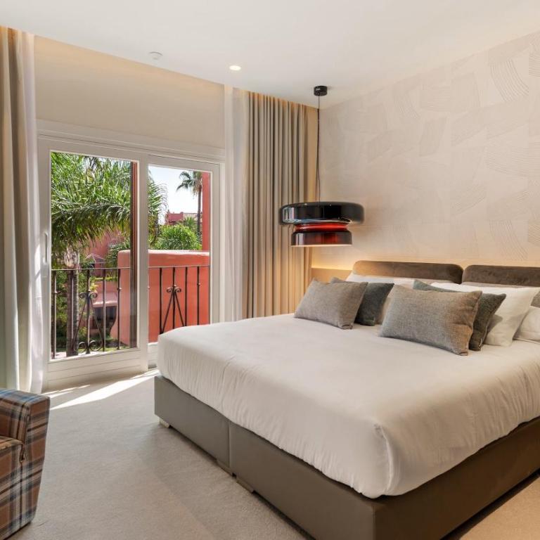 VACATION MARBELLA I The Signature Penthouse, Best Flat in Estepona, Sea View, Sauna, Communal and Indoor Pool, Gym, Private Heated Jacuzzi, Cutting-edge Amenities, High-End Renovation - Casa Deluxe de 4 dormitorios - Frente al mar - 42