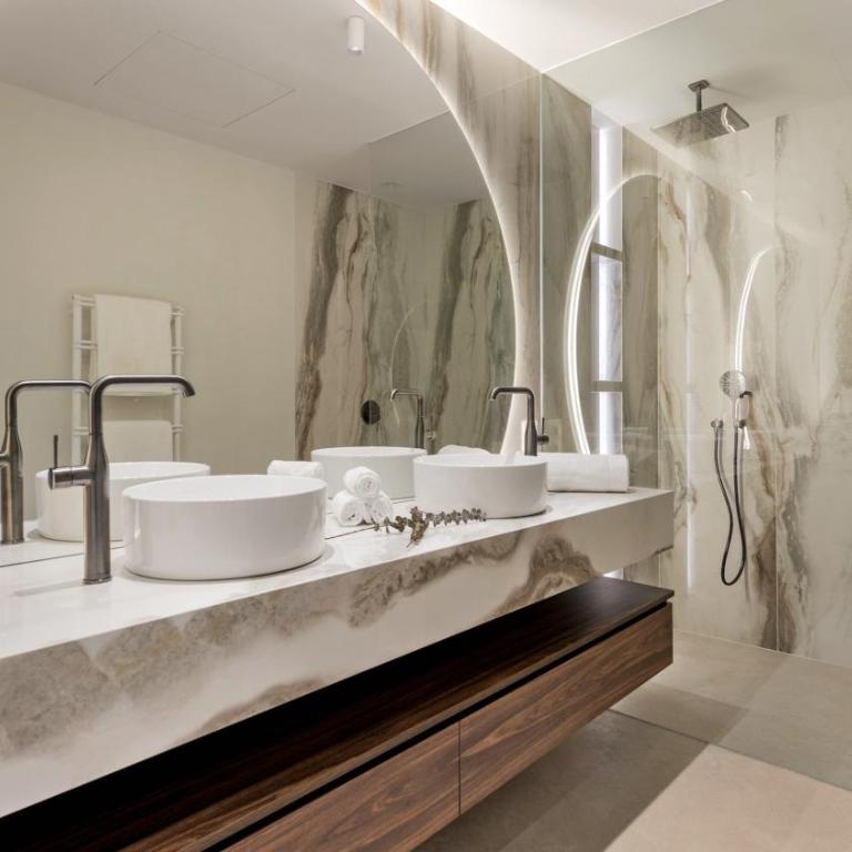 VACATION MARBELLA I The Signature Penthouse, Best Flat in Estepona, Sea View, Sauna, Communal and Indoor Pool, Gym, Private Heated Jacuzzi, Cutting-edge Amenities, High-End Renovation - Casa Deluxe de 4 dormitorios - Frente al mar - 38