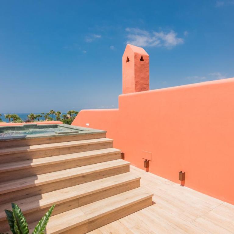 VACATION MARBELLA I The Signature Penthouse, Best Flat in Estepona, Sea View, Sauna, Communal and Indoor Pool, Gym, Private Heated Jacuzzi, Cutting-edge Amenities, High-End Renovation - Casa Deluxe de 4 dormitorios - Frente al mar - 18