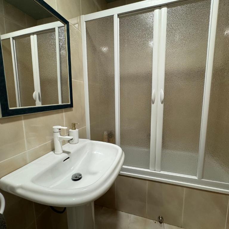 Cullera Beach Oasis - Two-Bedroom Apartment - 13