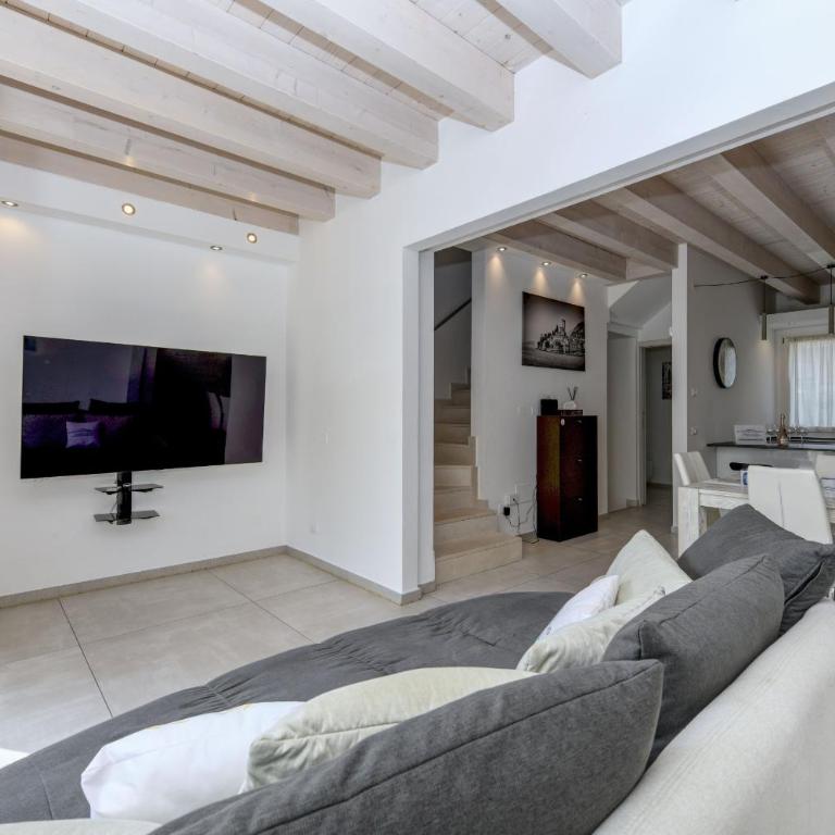 MGH Luxury - Villa Marlene - Three-Bedroom Chalet - 12