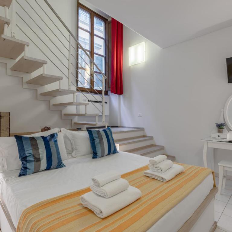 Charming Loft Near the Duomo Cathedral - Loft - 2