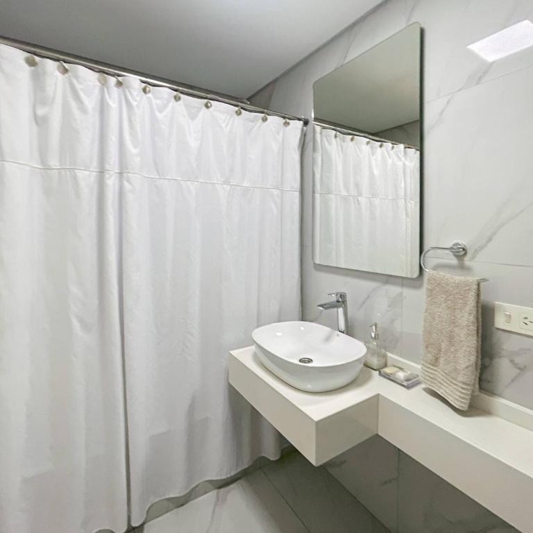 Urban Retreat Elegant Modern Apartment with Balcony in Villa del Parque - Apartment - 21