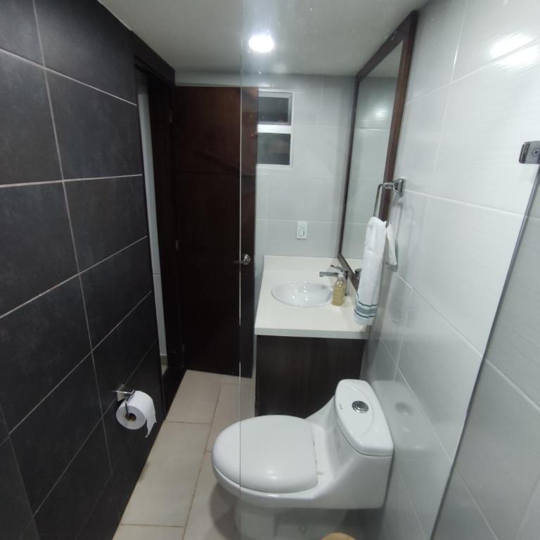 Habitación cama doble con baño privado - Double Room with Private Bathroom - 12