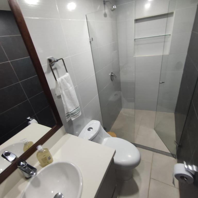 Habitación cama doble con baño privado - Double Room with Private Bathroom - 14
