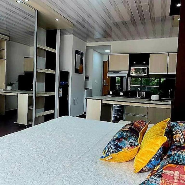 Super céntrico departamento en Equipetrol - Apartamento de 1 dormitorio - 8