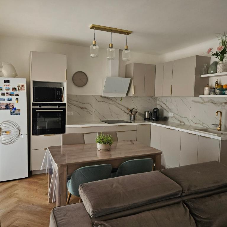 123 non Appartement renové au dernier étage en ville et au calme - Appartement 2 Chambres - 15