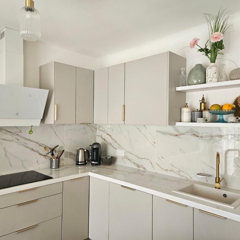 123 non Appartement renové au dernier étage en ville et au calme - Appartement 2 Chambres - 17