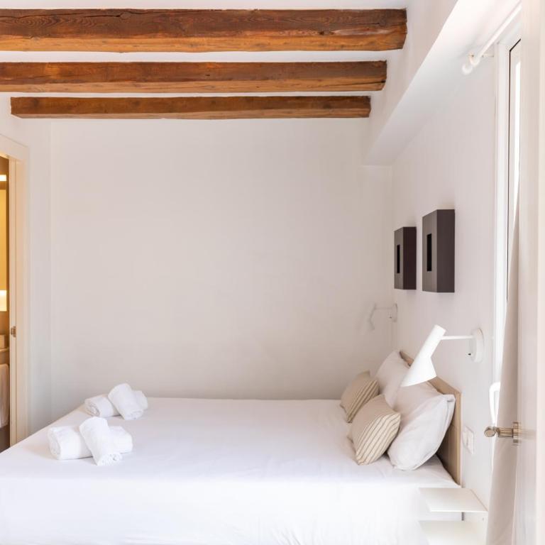 Decô Apartments Barcelona-Sants - Penthouse Apartment - 32