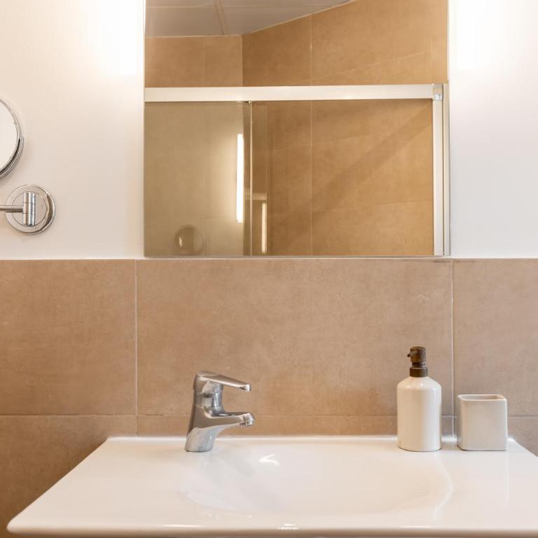 Decô Apartments Barcelona-Sants - Apartment - 21