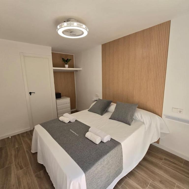 SUITES ALAMEDA Centro Levante - Three-Bedroom Apartment - 3