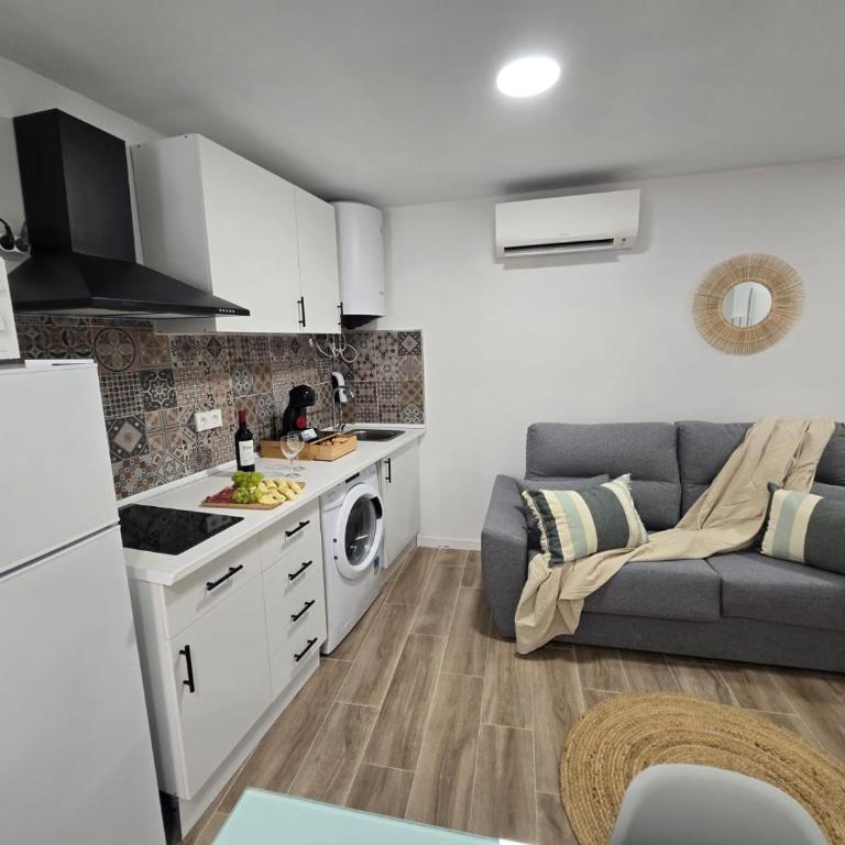 SUITES ALAMEDA Centro Levante - Three-Bedroom Apartment - 12