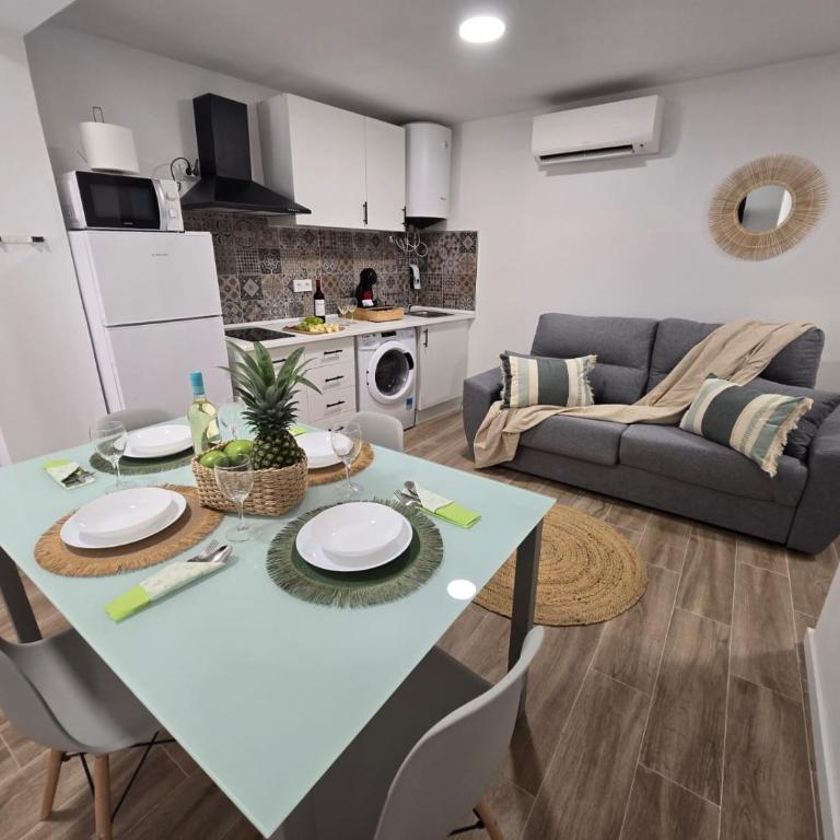 SUITES ALAMEDA Centro Levante - Three-Bedroom Apartment - 13