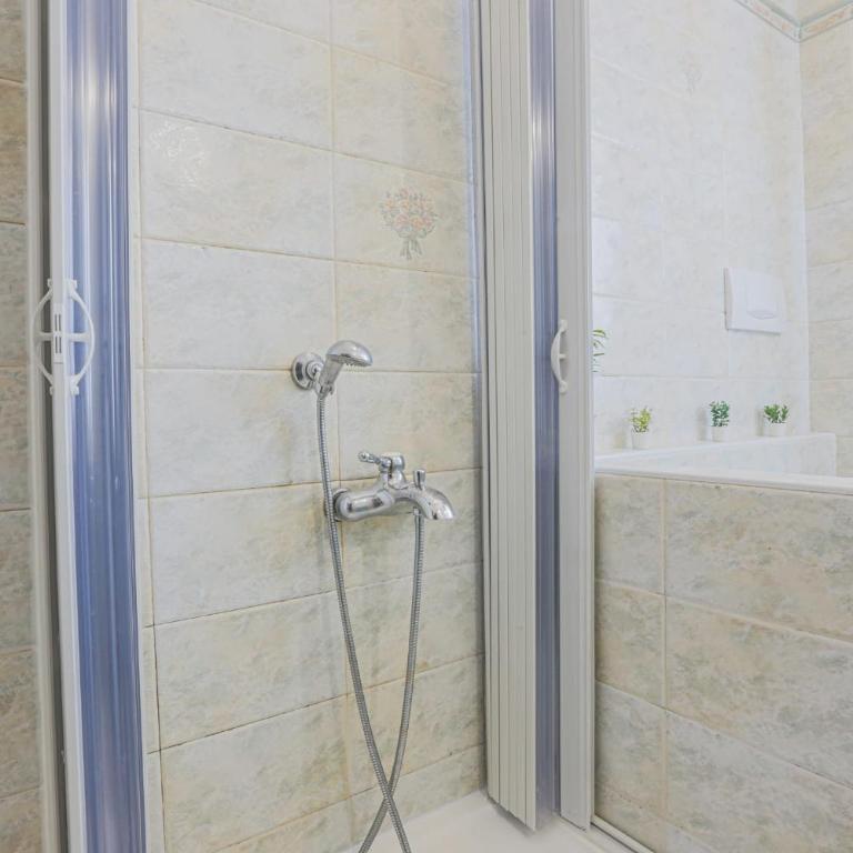 Le Barche Guest House - Camera Matrimoniale con Bagno in Comune - 20